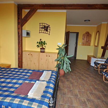 Hotel Na Hradbach Louny Exterior photo