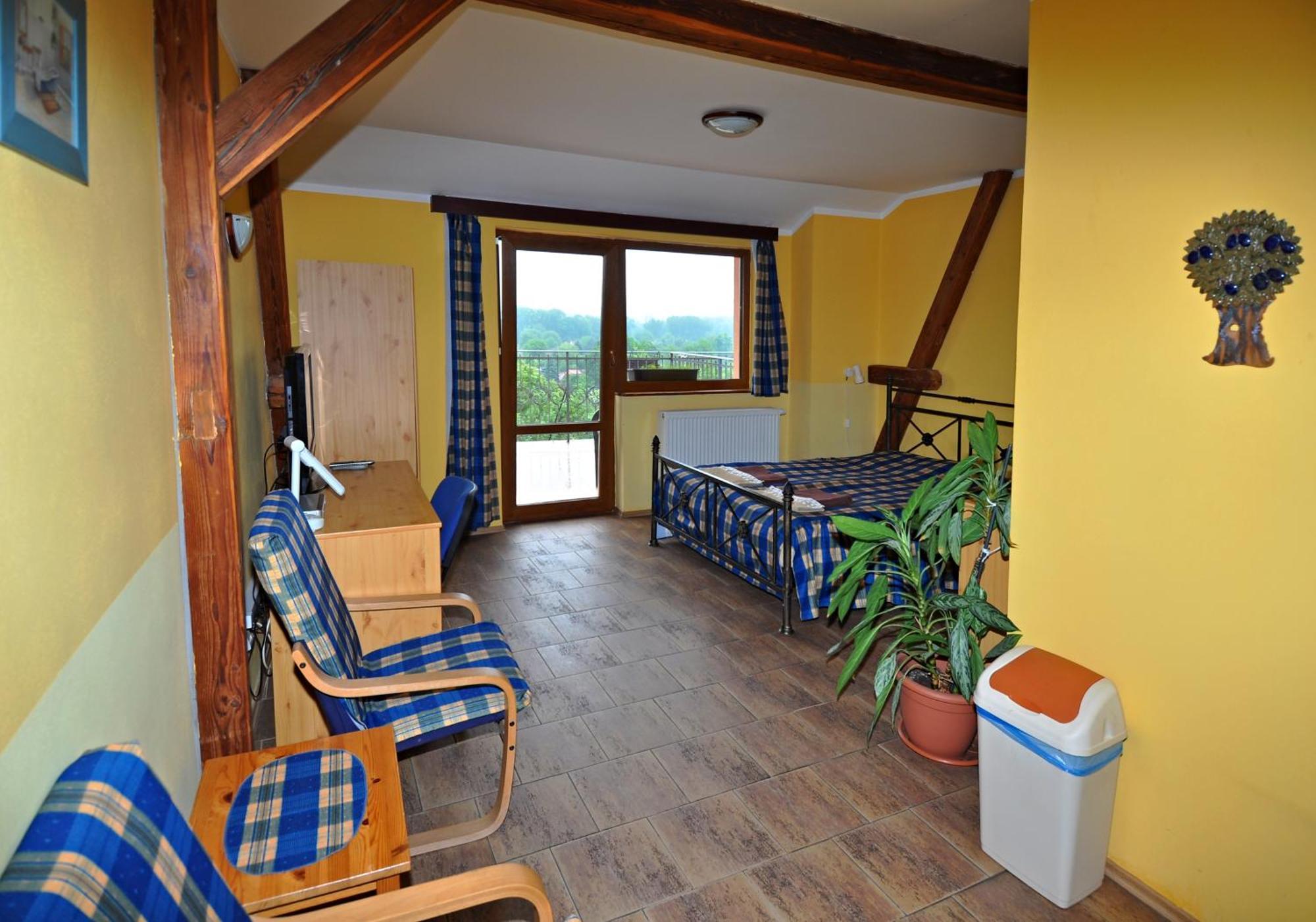 Hotel Na Hradbach Louny Room photo