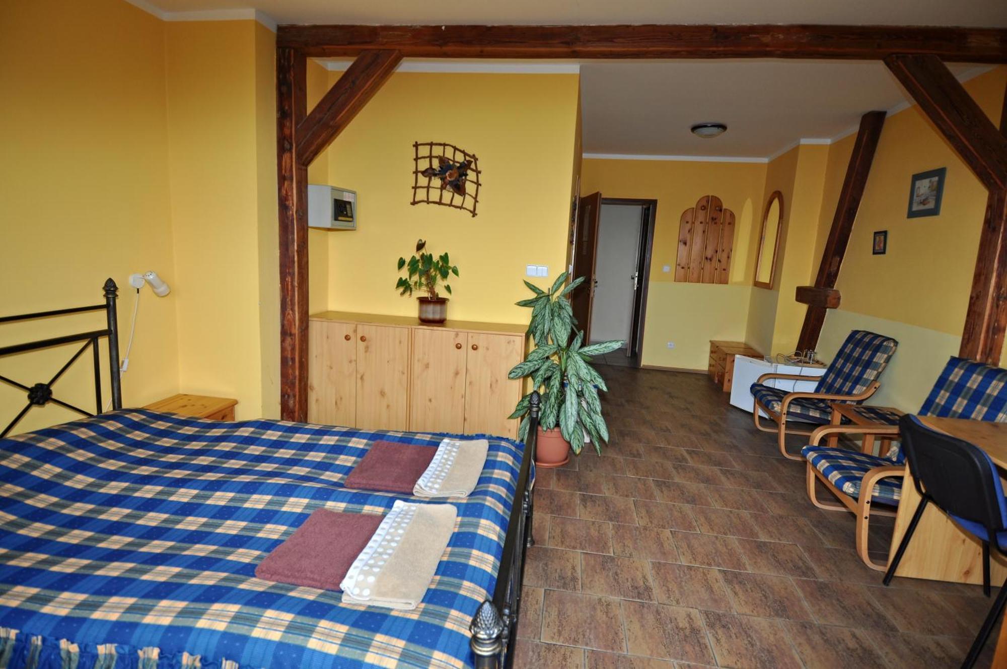 Hotel Na Hradbach Louny Exterior photo