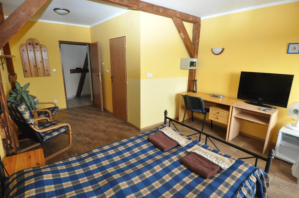 Hotel Na Hradbach Louny Exterior photo