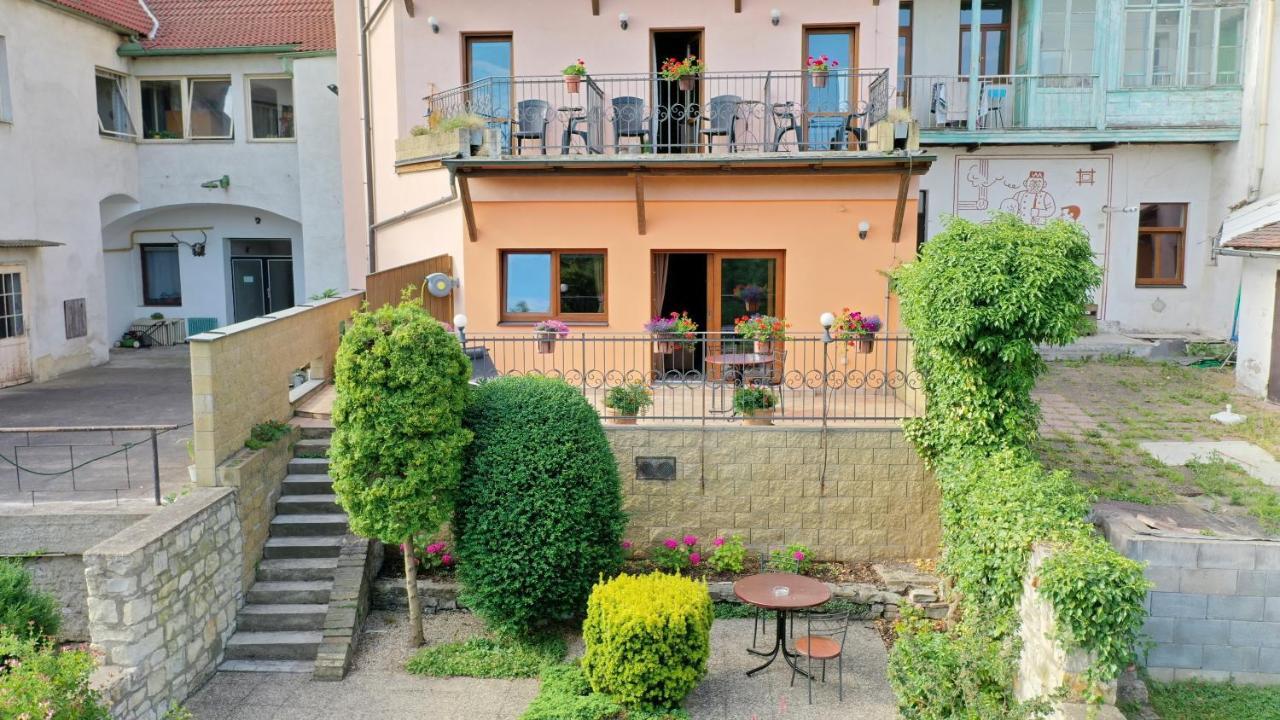 Hotel Na Hradbach Louny Exterior photo